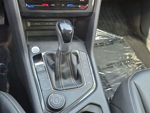 Used 2022 Volkswagen Tiguan SE AWD/4WD image 25