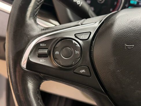 Used 2018 Buick Enclave Essence image 28