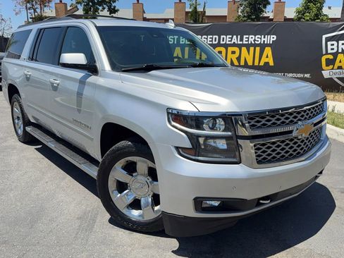 Used 2018 Chevrolet Suburban LT w/ LT Signature Package AWD/4WD image 2