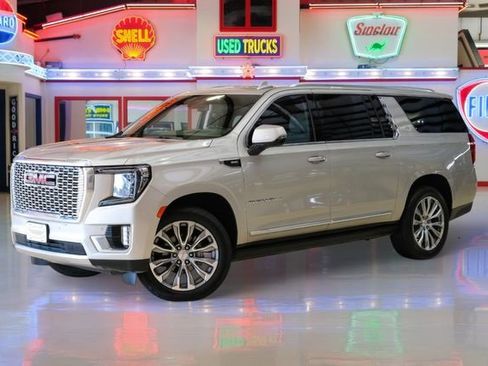 Used 2022 GMC Yukon XL Denali image 2