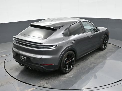 New 2025 Porsche Cayenne GTS image 30