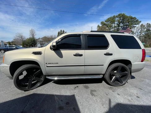 Used 2007 Cadillac Escalade AWD w/ Information Package image 5