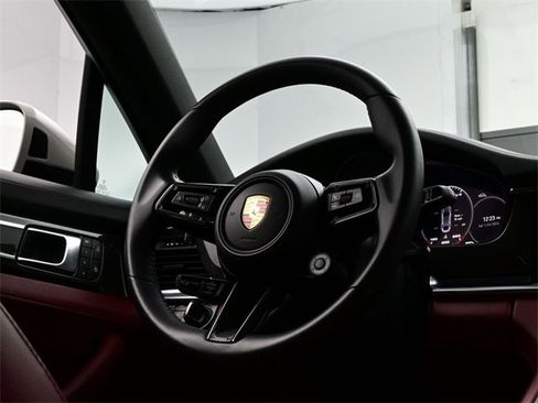 Used 2023 Porsche Panamera 4 Platinum Edition image 21