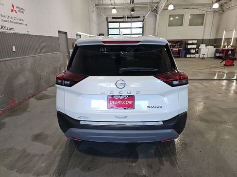 Certified 2023 Nissan Rogue SV w/ SV Premium Package AWD/4WD image 4