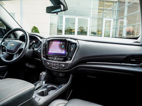 Used 2019 Chevrolet Traverse RS image 17