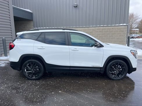 Used 2023 GMC Terrain SLE w/ Driver Convenience Package image 4