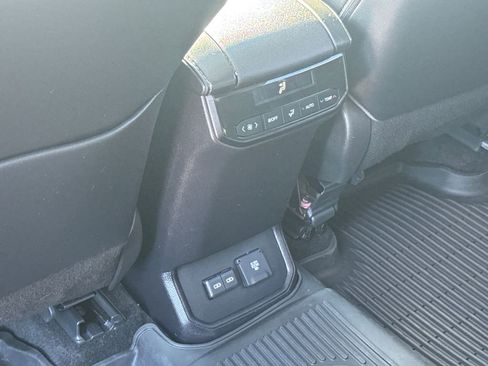 Used 2023 Toyota Highlander Limited image 37