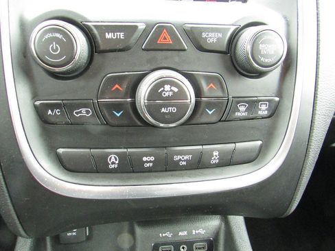 Used 2019 Dodge Durango SXT w/ 3rd Row Seating Group image 19