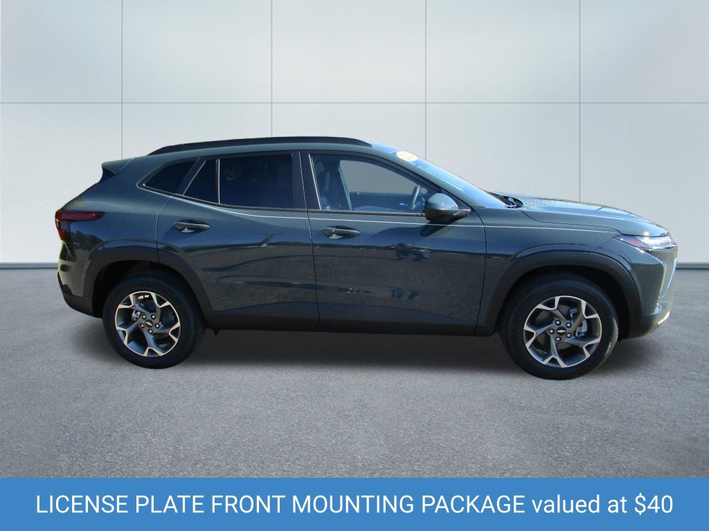 New 2026 Chevrolet Trax LT w/ LT Convenience Package FWD image 8