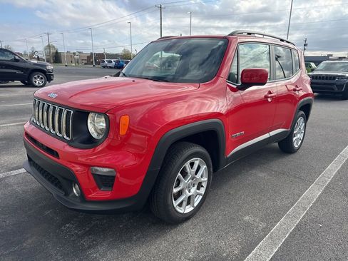 Used 2020 Jeep Renegade Latitude w/ Cold Weather Group image 3