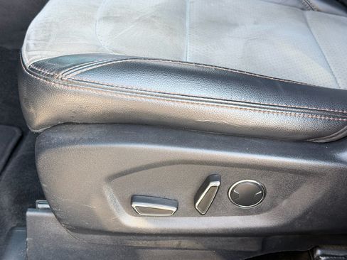 Used 2017 Ford Explorer XLT w/ Equipment Group 202A FWD image 22