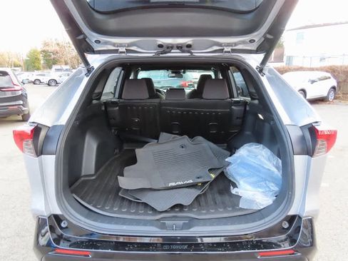 Used 2023 Toyota RAV4 SE image 12