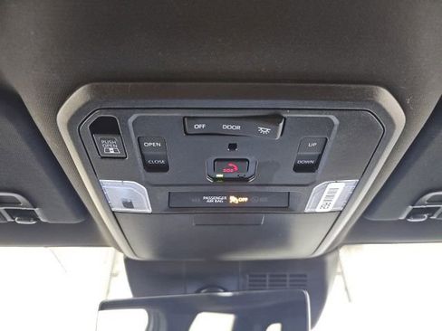 Used 2025 Toyota Tacoma Limited AWD/4WD image 28