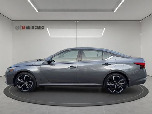Used 2023 Nissan Altima 2.5 SR AWD/4WD image 2