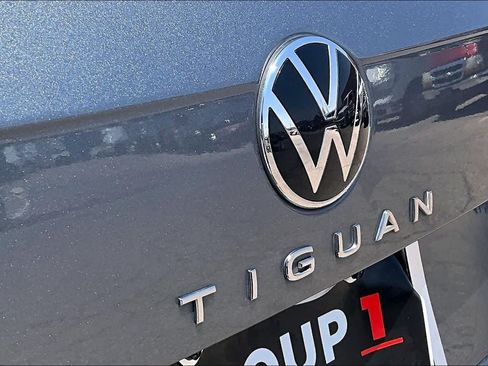 Used 2024 Volkswagen Tiguan SE AWD/4WD image 9