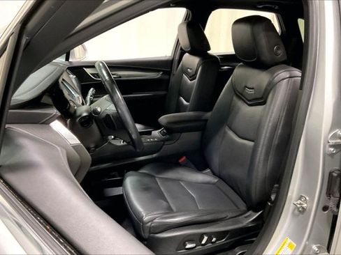 Used 2019 Cadillac XT5 Luxury w/ Sport Package AWD/4WD image 25