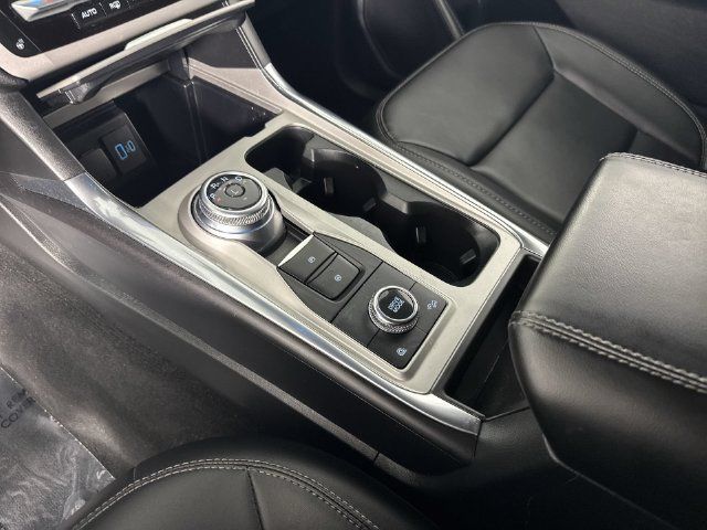 Used 2023 Ford Explorer XLT w/ Equipment Group 202A AWD/4WD image 18