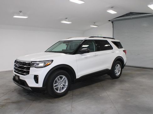 New 2026 Ford Explorer Active w/ Active Comfort Package RWD image 3