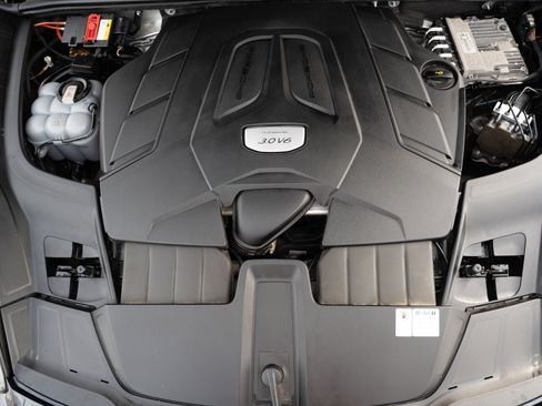 Used 2021 Porsche Cayenne image 37