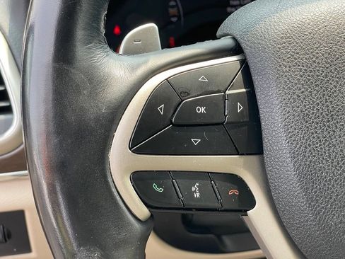 Used 2017 Jeep Grand Cherokee Limited AWD/4WD image 16