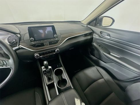 Used 2024 Nissan Altima 2.5 SV image 11