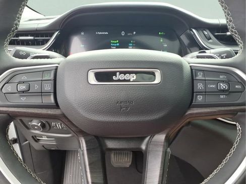 Used 2022 Jeep Grand Cherokee Limited 4xe w/ Luxury Tech Group II AWD/4WD image 12