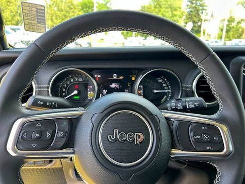 Used 2023 Jeep Wrangler Unlimited Sahara AWD/4WD image 12