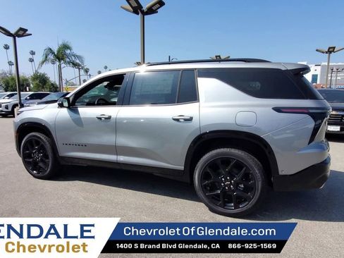 New 2026 Chevrolet Traverse RS w/ LPO, Floor Liner Package FWD image 6