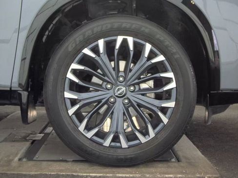 Used 2024 Nissan Rogue Platinum AWD/4WD image 11