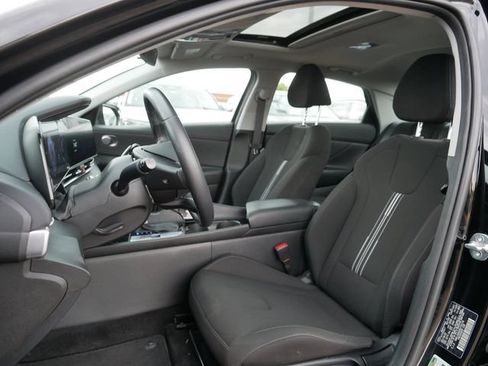 Used 2024 Hyundai Elantra SEL w/ Convenience Package FWD image 15