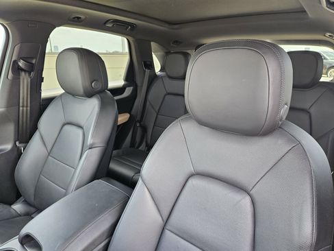 Certified 2024 Porsche Cayenne AWD/4WD image 6
