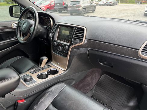 Used 2017 Jeep Grand Cherokee Limited AWD/4WD image 12