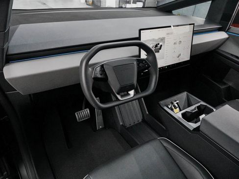 Used 2024 Tesla Cybertruck AWD Crew Cab image 16