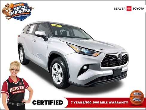 Used 2023 Toyota Highlander LE image 1