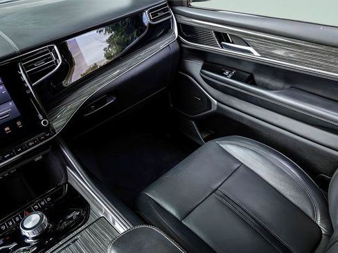 Used 2022 Jeep Wagoneer Series III w/ Flexible Seating Group image 17