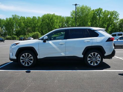 Used 2021 Toyota RAV4 XLE Premium AWD/4WD image 7
