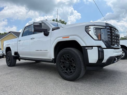 Used 2024 GMC Sierra 3500 Denali Ultimate AWD/4WD image 8