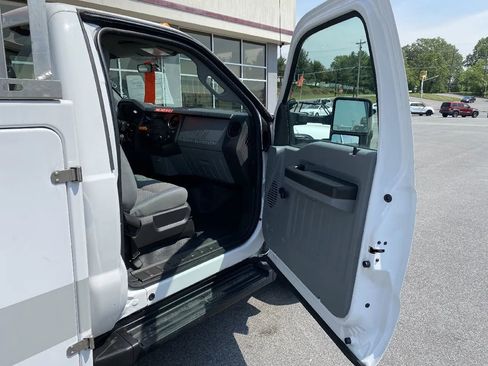 Used 2012 Ford F450 XL w/ Heavy Service Suspension Pkg image 16
