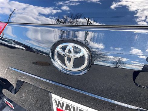 Used 2019 Toyota Sienna XLE image 10