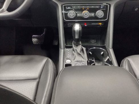 Used 2022 Volkswagen Atlas SE image 40