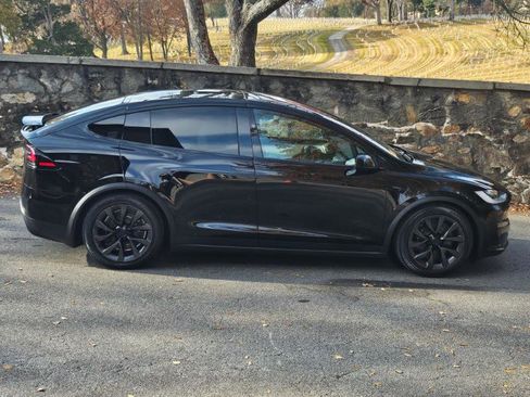 Used 2022 Tesla Model X image 11