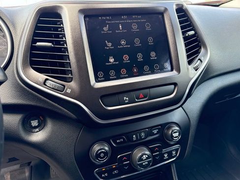 Used 2019 Jeep Cherokee Trailhawk w/ Cold Weather Group AWD/4WD image 33