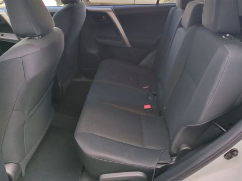 Used 2015 Toyota RAV4 LE image 18