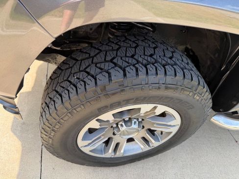 Used 2016 Toyota Tacoma SR5 w/ Towing Package image 10