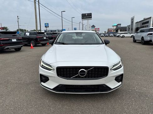 Used 2024 Volvo S60 B5 Core FWD image 8
