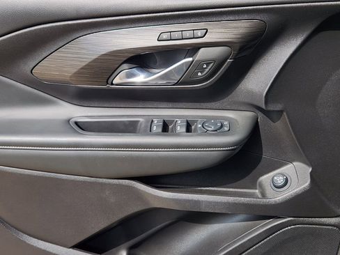 Used 2024 GMC Terrain SLT w/ Tech Package image 31