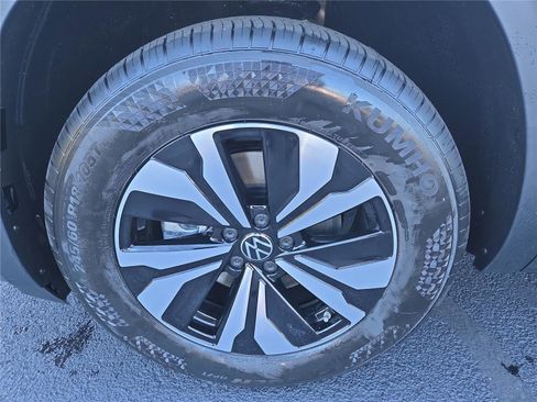 New 2026 Volkswagen Atlas SE image 10