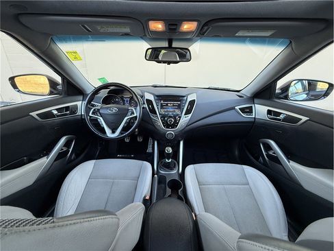 Used 2013 Hyundai Veloster w/ Style Pkg image 17