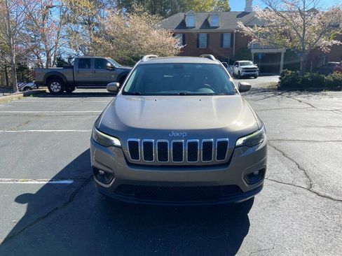 Used 2019 Jeep Cherokee Latitude w/ Popular Appearance Group image 3