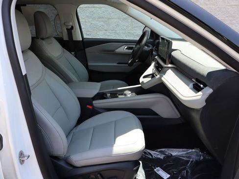New 2026 Ford Explorer Active w/ Active Comfort Package AWD/4WD image 34